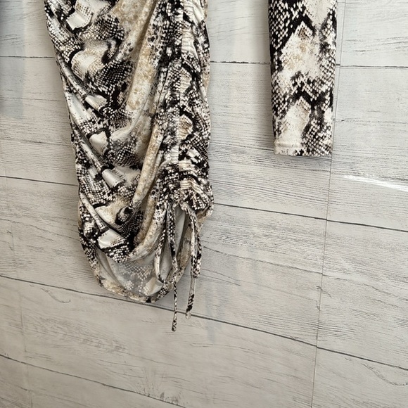 Windsor Snake Print Long Sleeve with Drawstrings | SIZE S - Picture 5 of 7